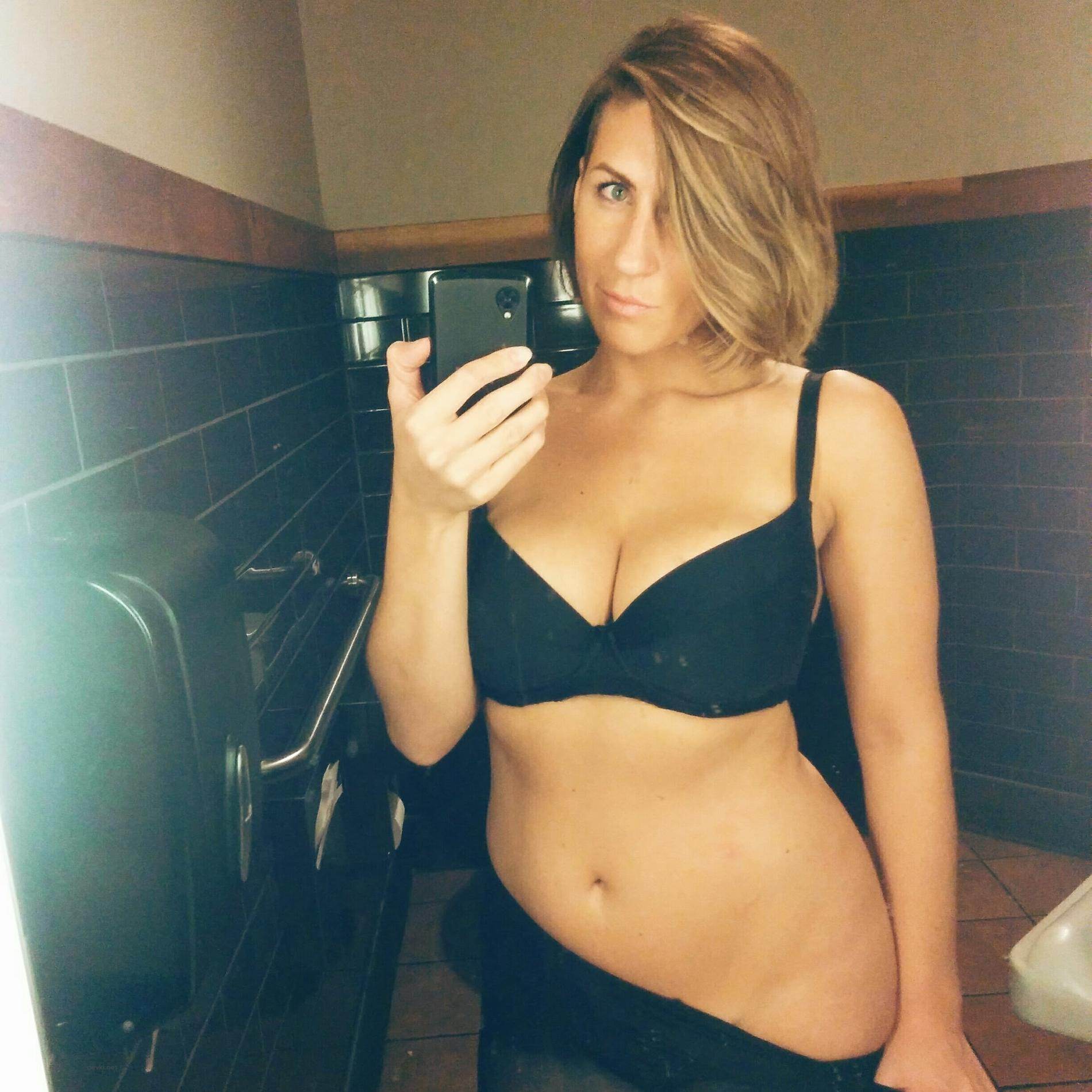 Hot Busty Amateur Babe in Explicit Erotica - Uncensored XXX Photos