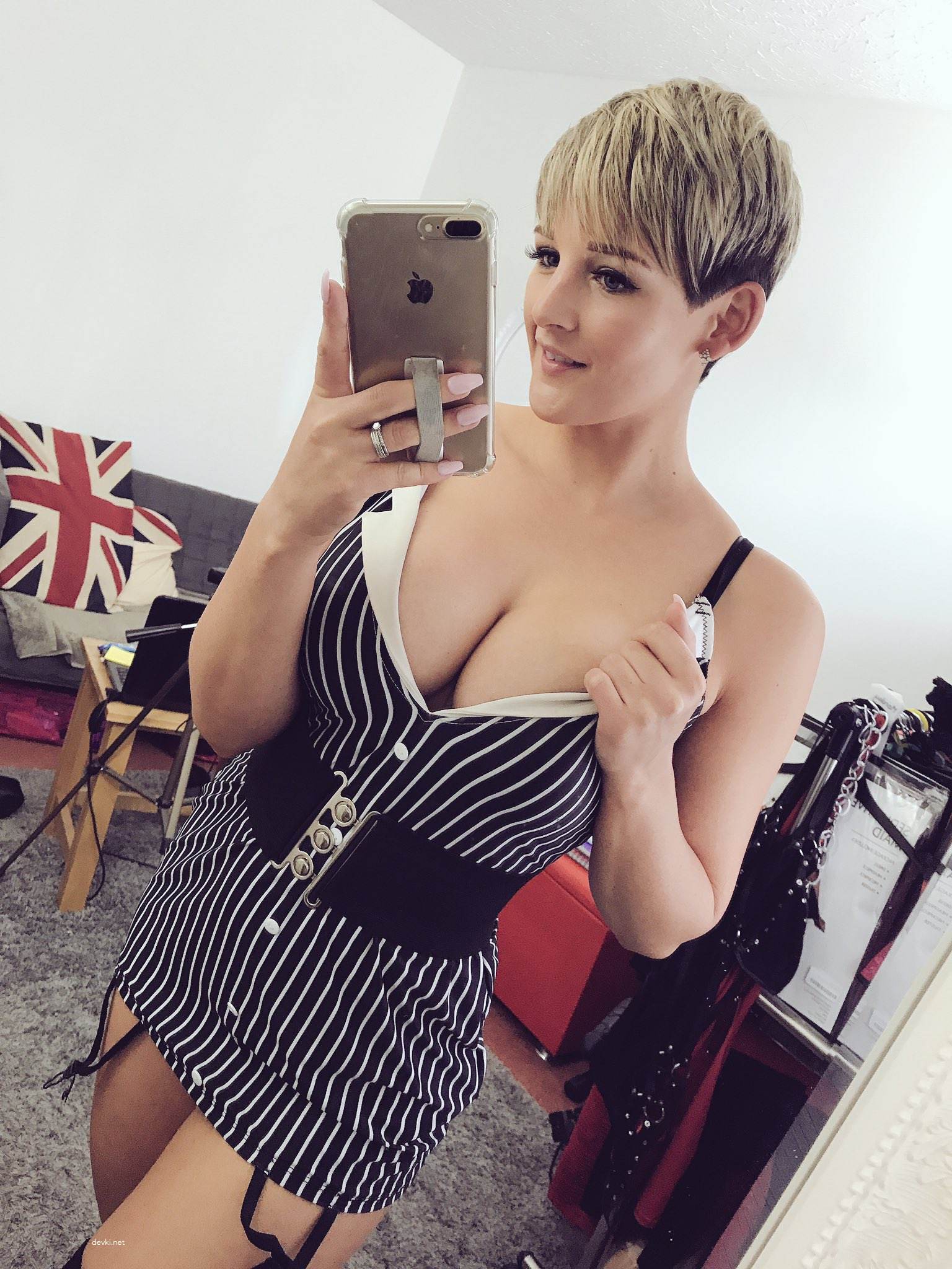 Hot Busty Blonde's Intimate Amateur Porn Album: Explicit XXX Photos for Adults