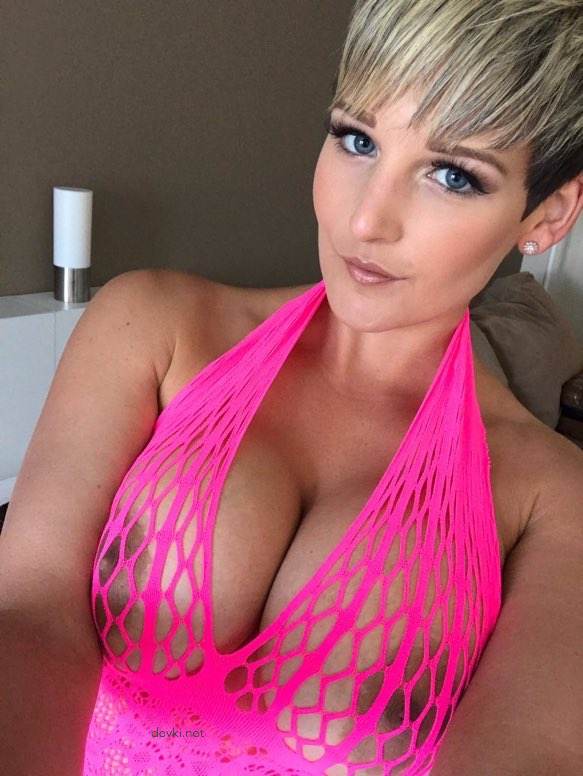 Hot Busty Blonde's Intimate Amateur Porn Album: Explicit XXX Photos for Adults