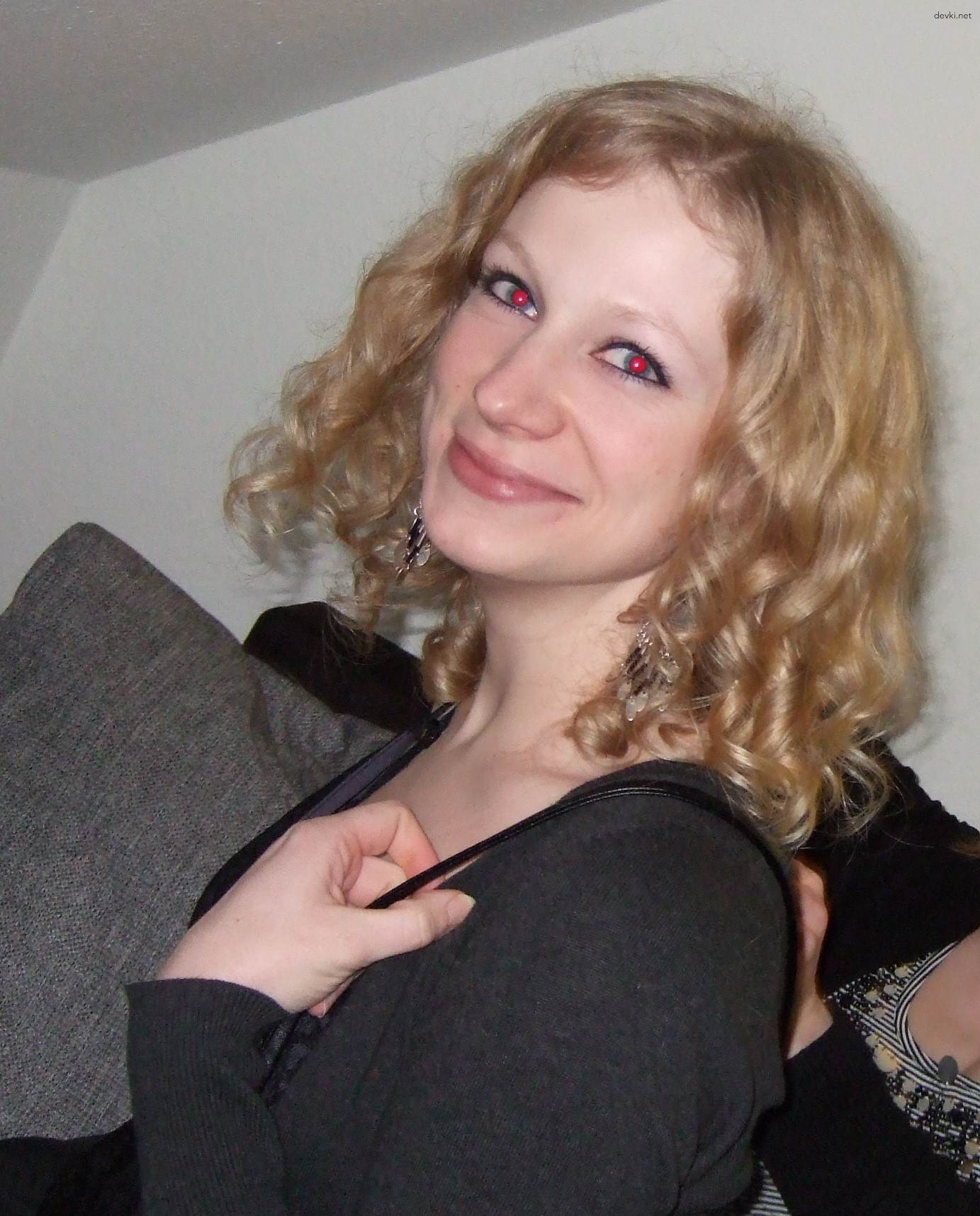 Hot Amateur Teen Masturbates - Explicit Solo Pussy Fingering Photos