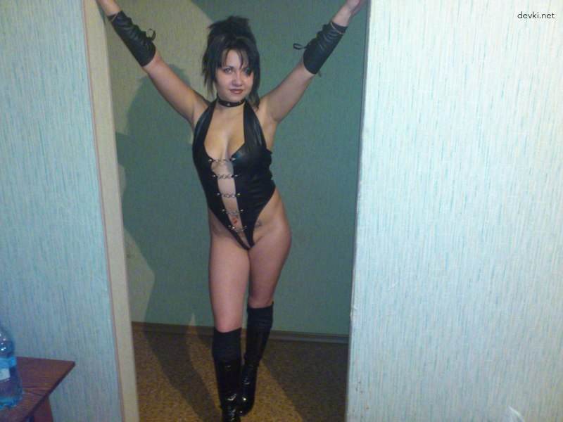 XXX Debauched Brunette: Uncensored Amateur Pics for Adults