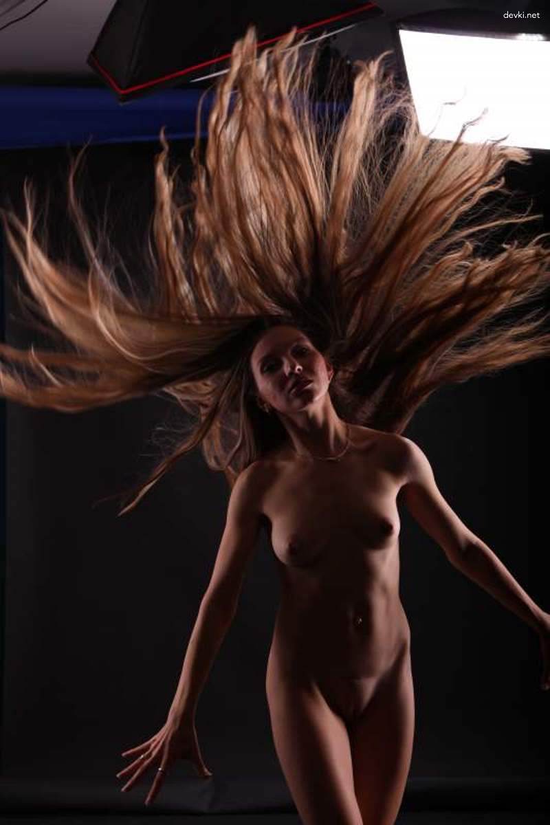 Steamy Brunette's Explicit Amateur Photos: Seductive Poses & Sensual Shots