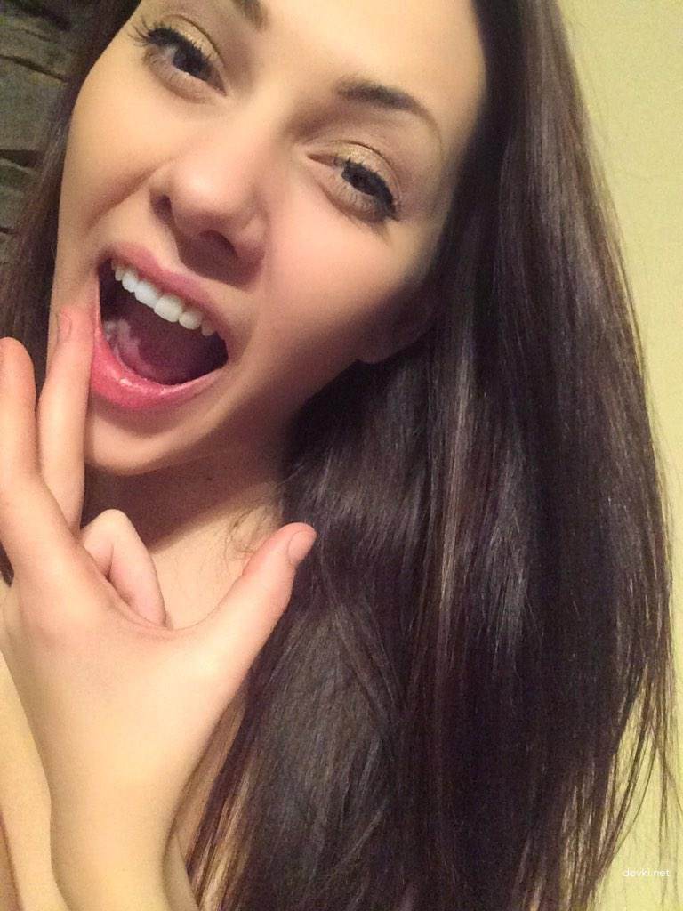 Sizzling Amateur Babe's Intimate Home Photoshoot - Explicit Erotic Images for Adults