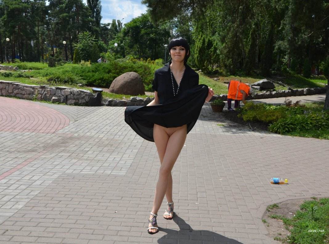 Sultry Brunette Amateur Street Sex - Explicit Erotica with Seductive Vixen