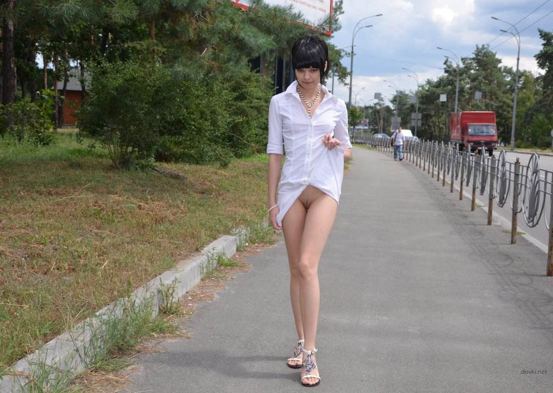 Sultry Brunette Amateur Street Sex - Explicit Erotica with Seductive Vixen