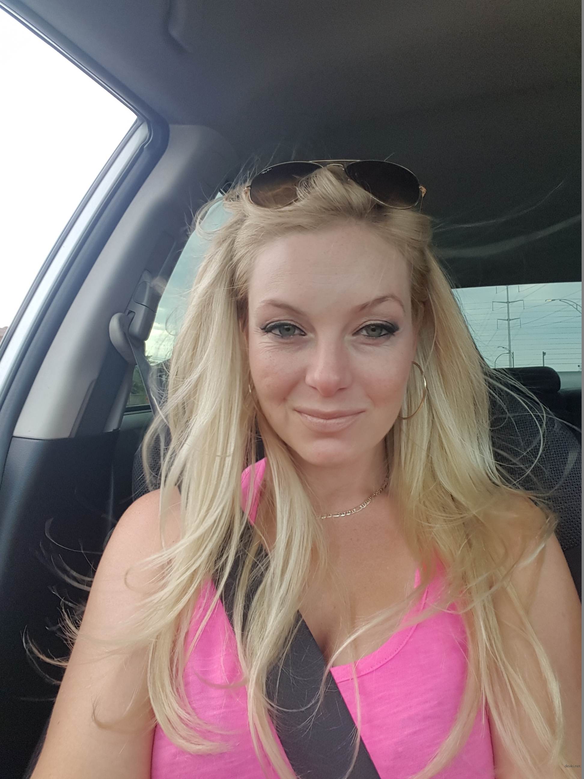 Blonde Amateur XXX: Explicit Intimate Photos of Seductive Amateur Pornstar