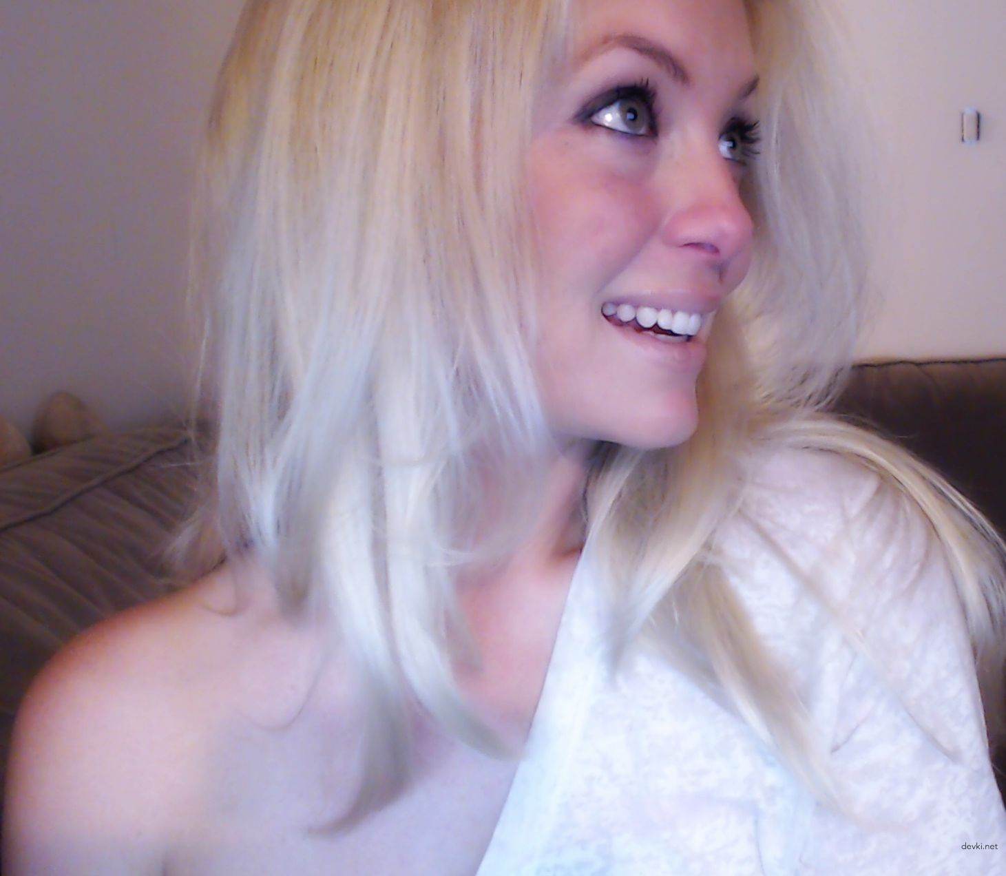 Blonde Amateur XXX: Explicit Intimate Photos of Seductive Amateur Pornstar