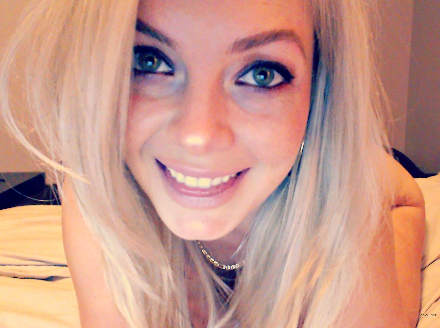 Blonde Amateur XXX: Explicit Intimate Photos of Seductive Amateur Pornstar