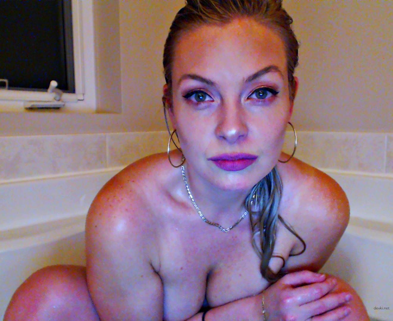 Blonde Amateur XXX: Explicit Intimate Photos of Seductive Amateur Pornstar