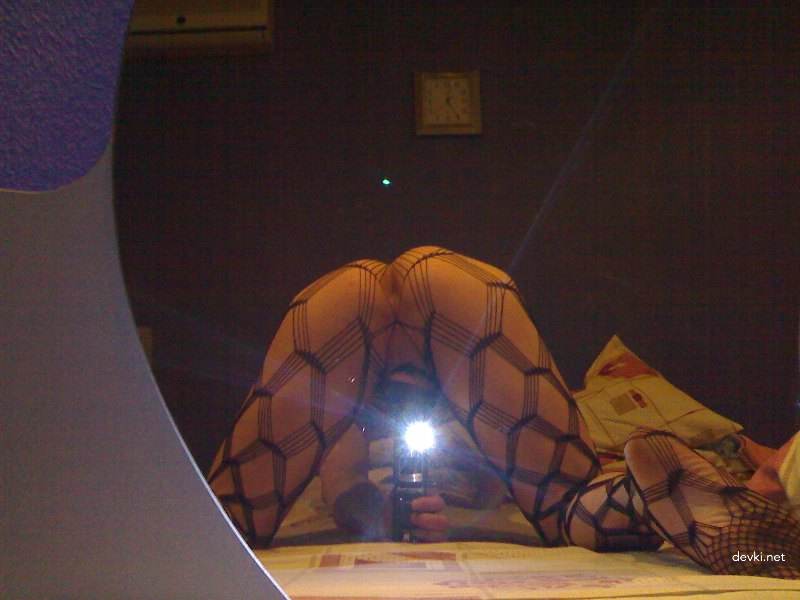 Hot Mature MILF Exposes Perfect Ass in Explicit Homemade Photos