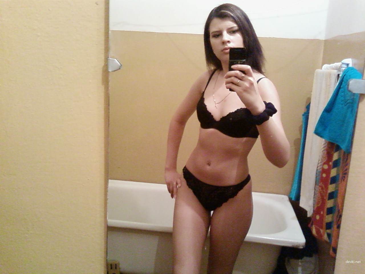 Hot Voronezh Amateur Girl: Uncensored and Provocative Photos for Adults