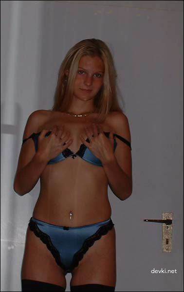 XXX Amateur Home Erotica: Sweet Girl's Explicit Intimate Photos