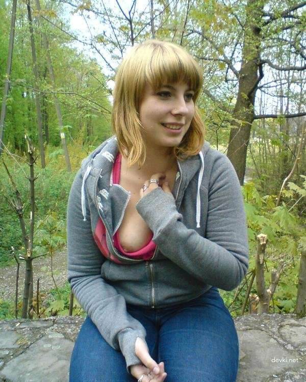 Curvy Amateur Erotica: Explicit Outdoor & Indoor Photos