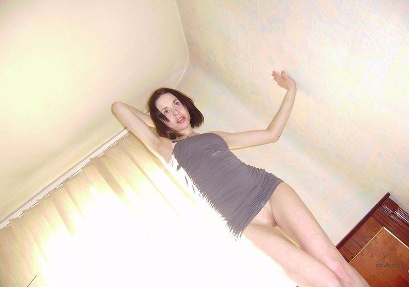 XXX Skinny Brunette's Explicit Homemade Photos - Adults Only