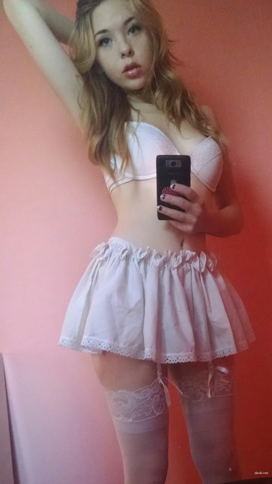 Extreme Solo Masturbation: Hot Babe Spreads Wide Open for Intense Self-Pleasure