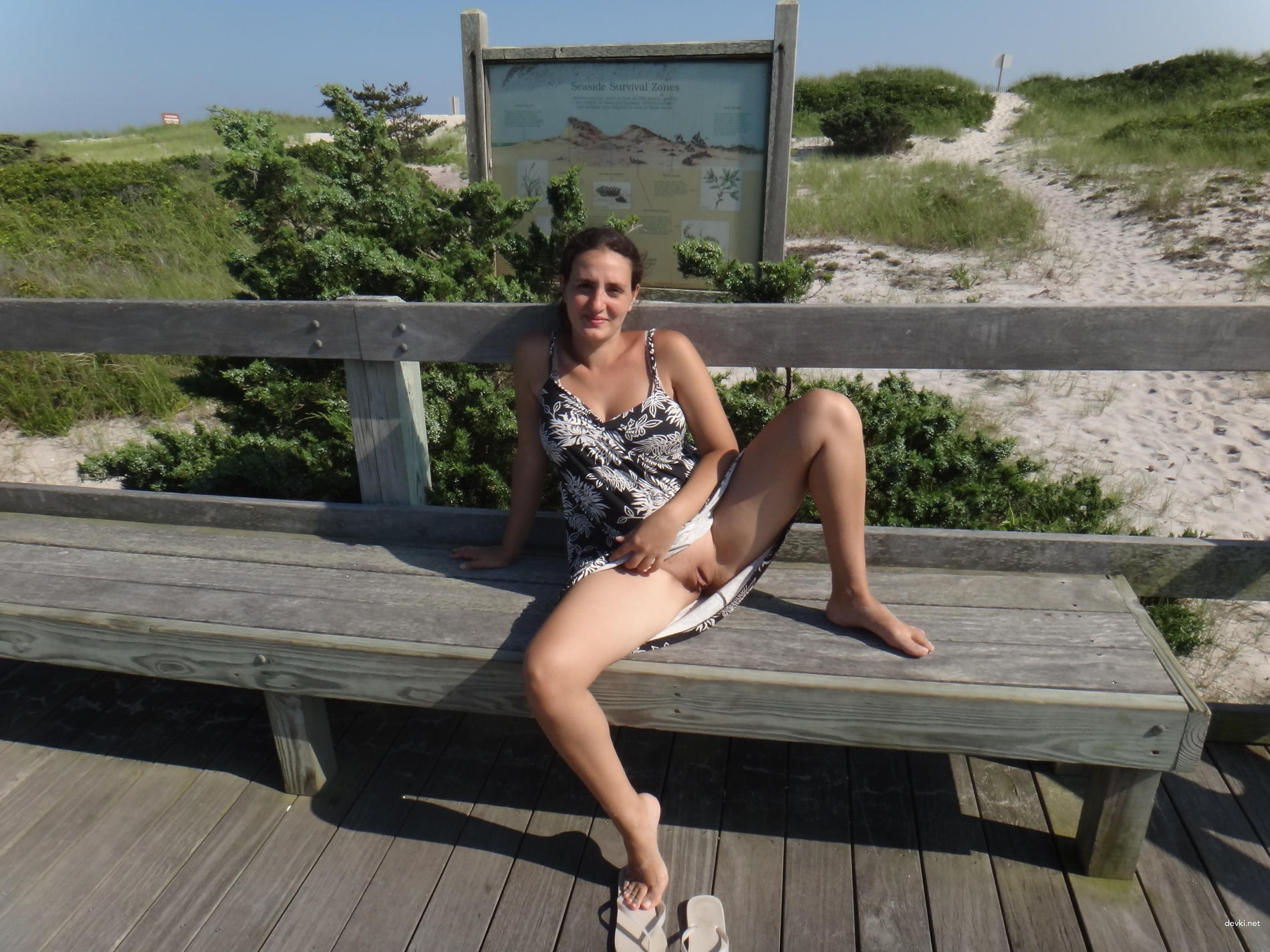 Explicit Wife Goes Pantyless: Bold Amateur Photo of Uninhibited Stroll