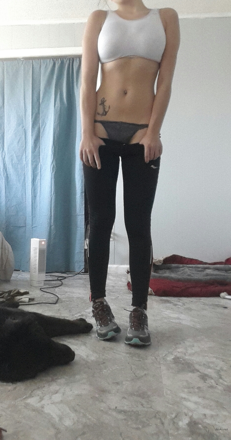 Hot Amateur Babe Flaunting Her Sexy Body in Explicit Erotic Photo Shoot