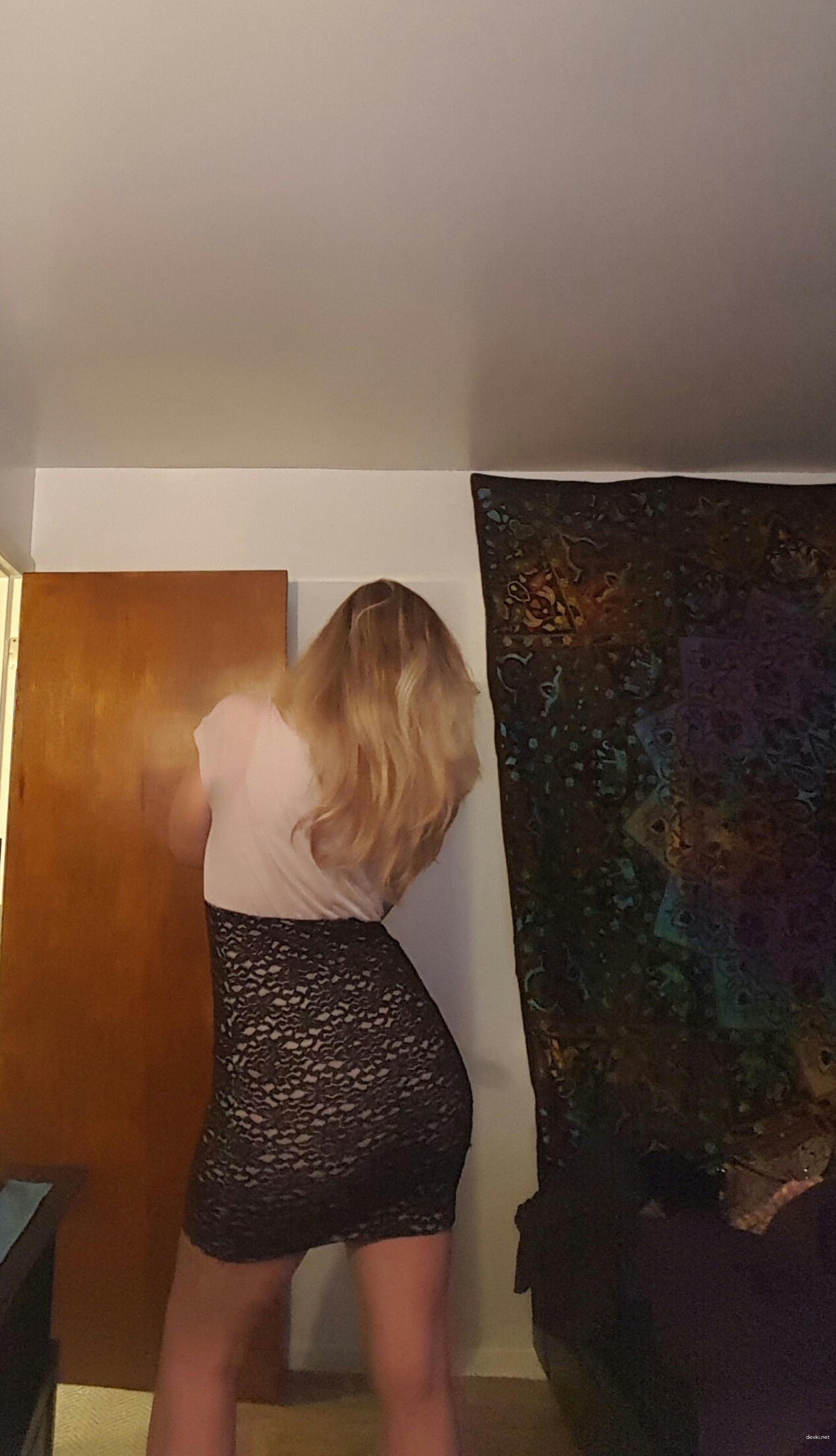 Sizzling Amateur Babe Flaunting Her Tempting Body in Explicit Nude Photo