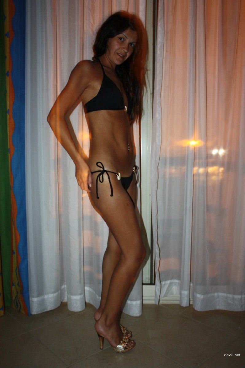 XXX Skinny Brunette Amateur Porn Pics - Hot & Naughty Explicit Content