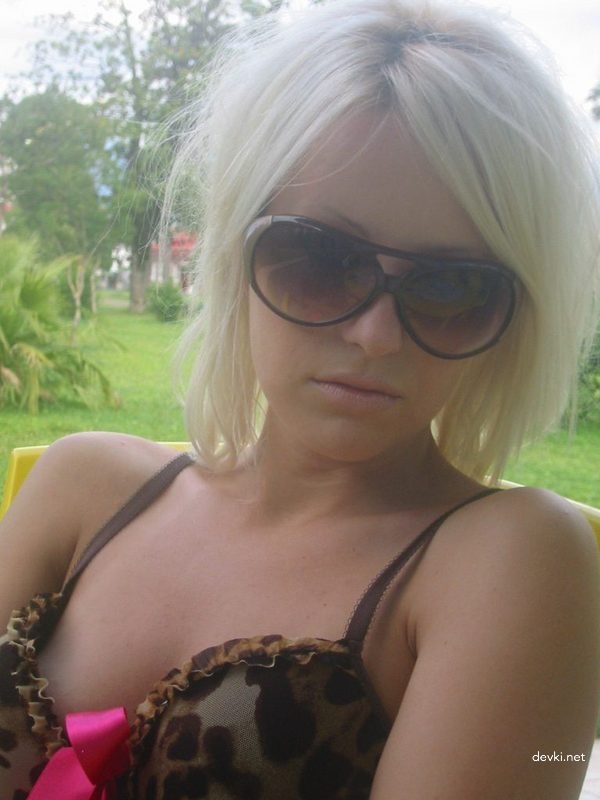 Hot Blonde Amateur XXX Pics - Explicit Collection of Sexy Images