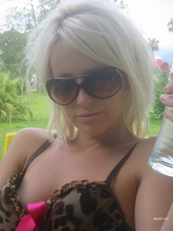 Hot Blonde Amateur XXX Pics - Explicit Collection of Sexy Images