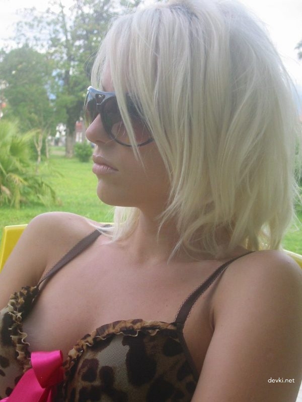 Hot Blonde Amateur XXX Pics - Explicit Collection of Sexy Images