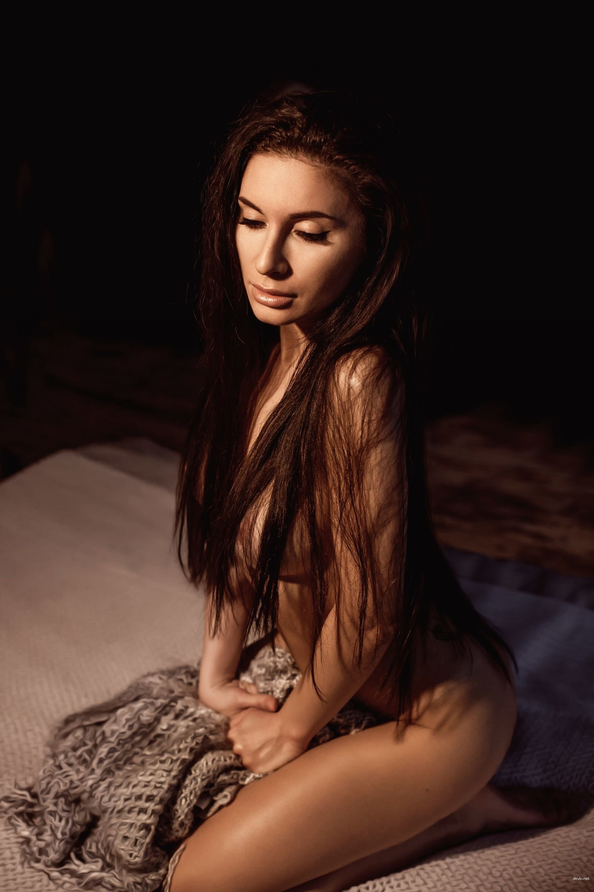 Sensual Amateur Model Poses in Steamy Erotic Photoshoot - Hot & Sexy Content for Adults