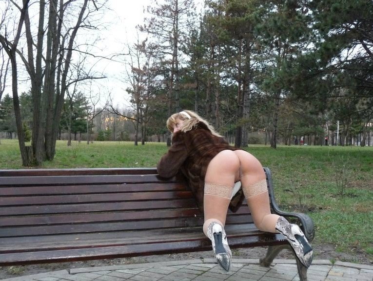 Sexy Nudist Babe Flaunts Perfect Booty in Public - Hot Exhibitionist