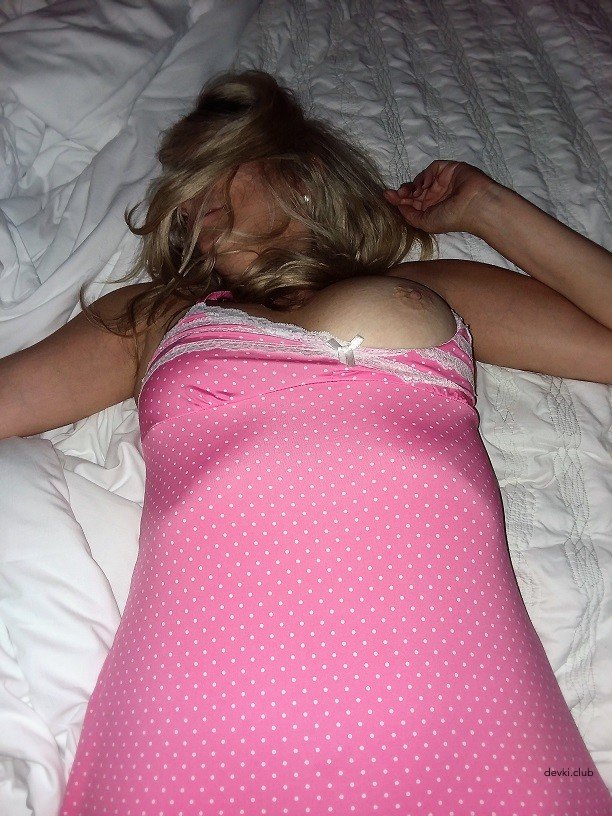 XXX Busty Amateur Tease: Explicit Naughty Photo Shoot
