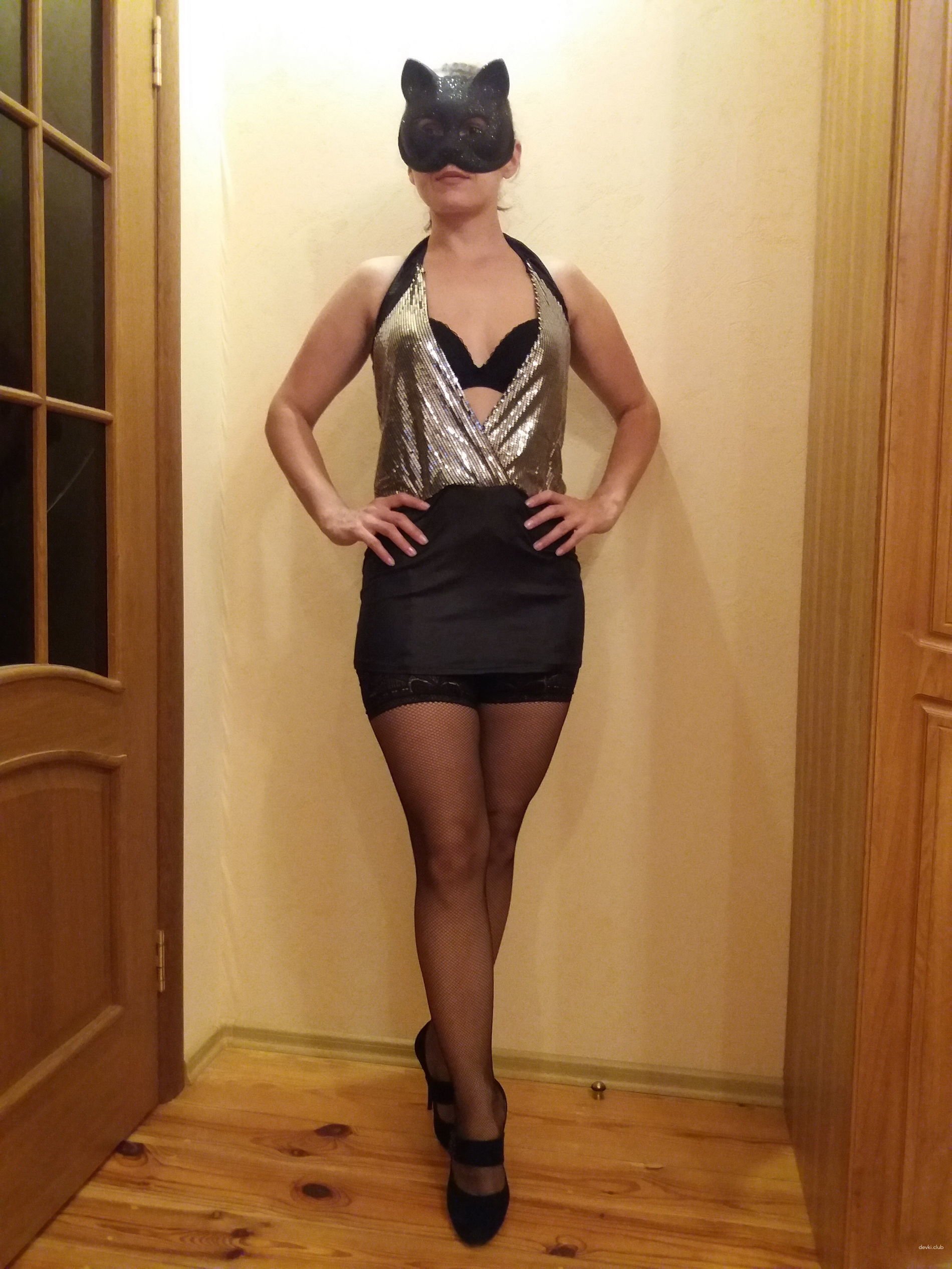XXX Amateur Wife in Stockings and Mask: Explicit Naked Photoshoot