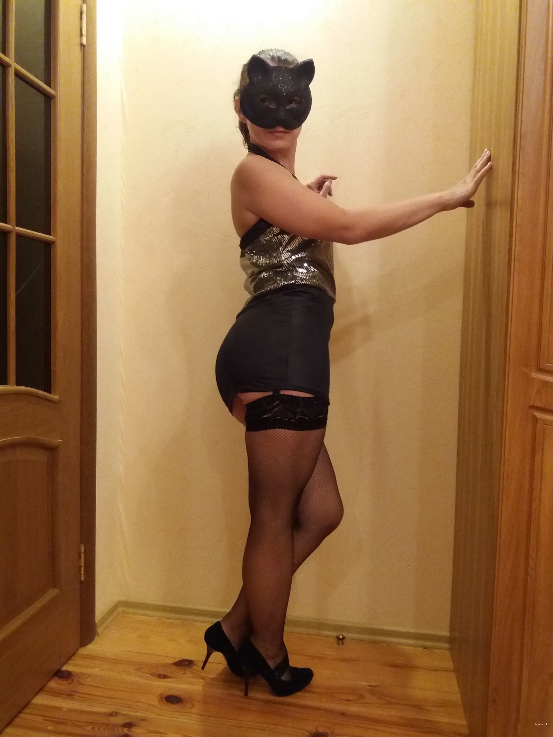 XXX Amateur Wife in Stockings and Mask: Explicit Naked Photoshoot