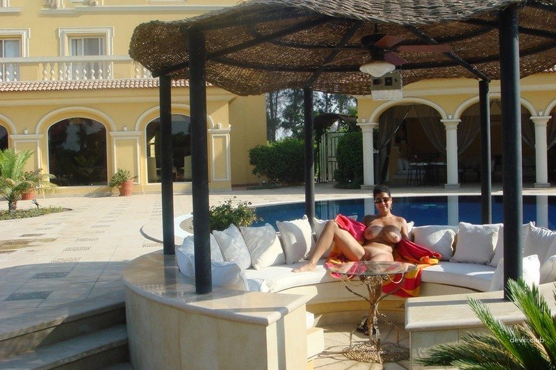 XXX Amateur Erotic Vacation Pics: Explicit and Bold Voyeur Shots!