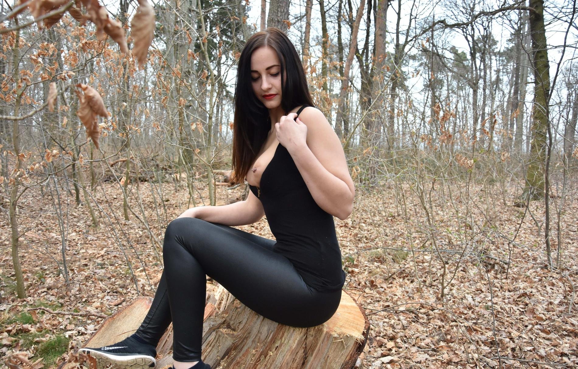 Raw Outdoor Nudes: Uncensored Amateur Nature Erotica - Explicit and Bold!