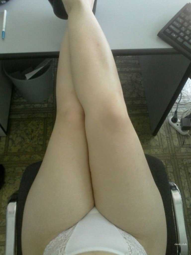 Explicit Office Slut: Amateur Naked Photoshoot
