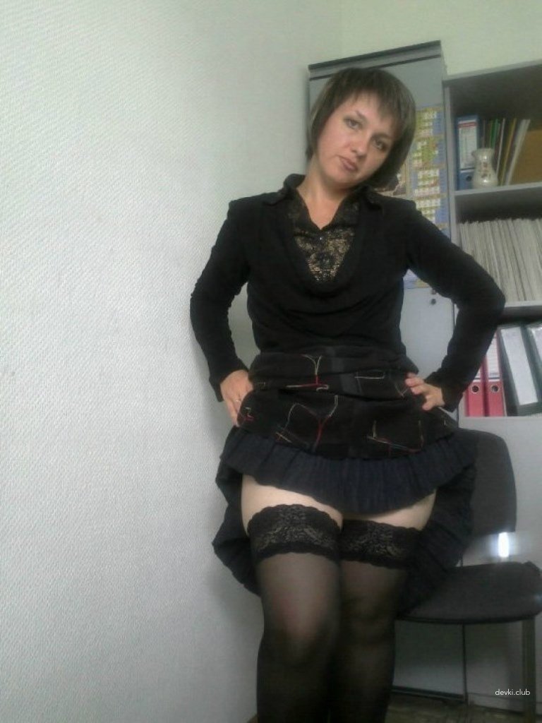 Explicit Office Slut: Amateur Naked Photoshoot