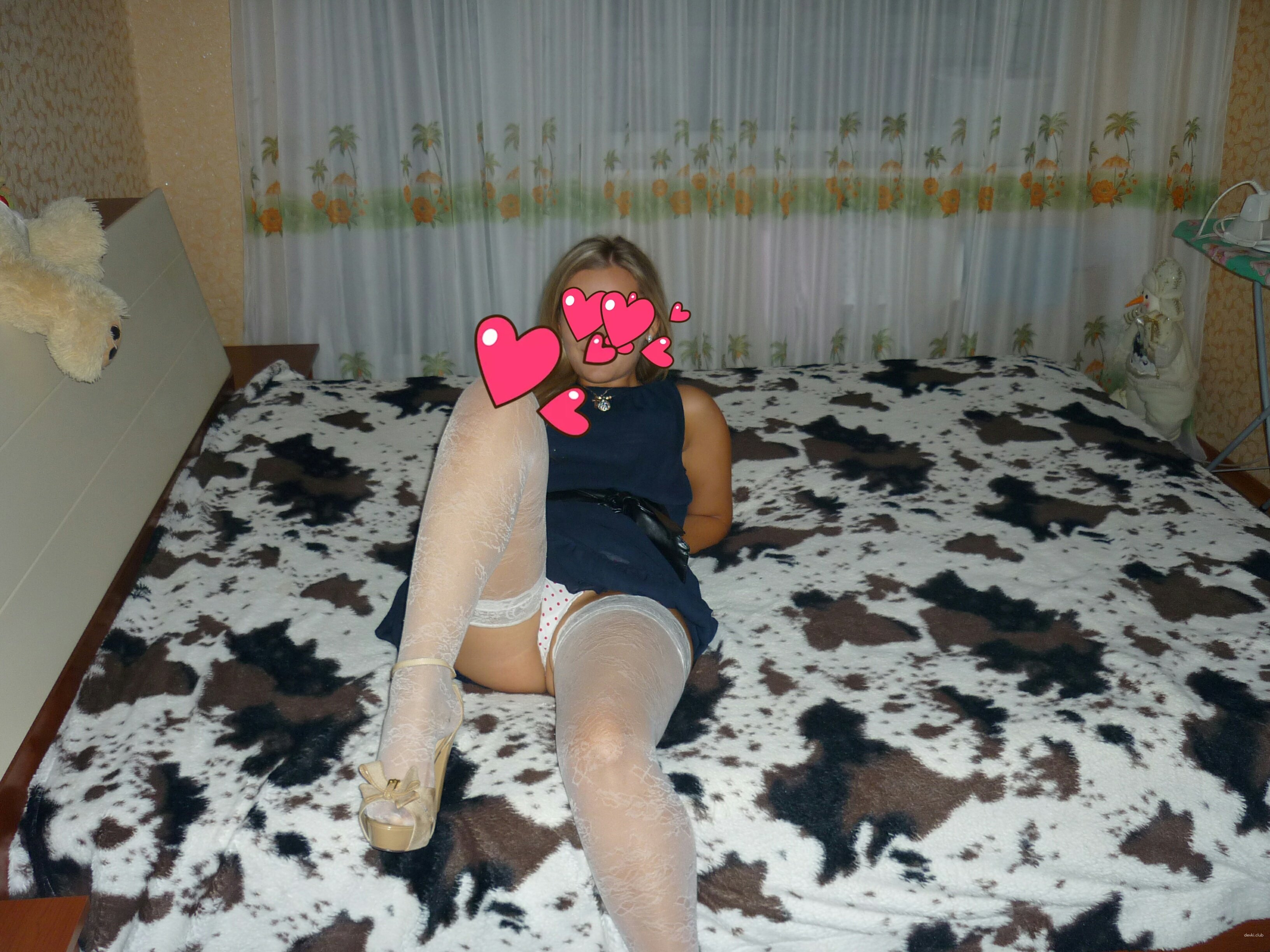 Blonde Bombshell's Steamy Amateur Photoshoot: Hot Surprise!