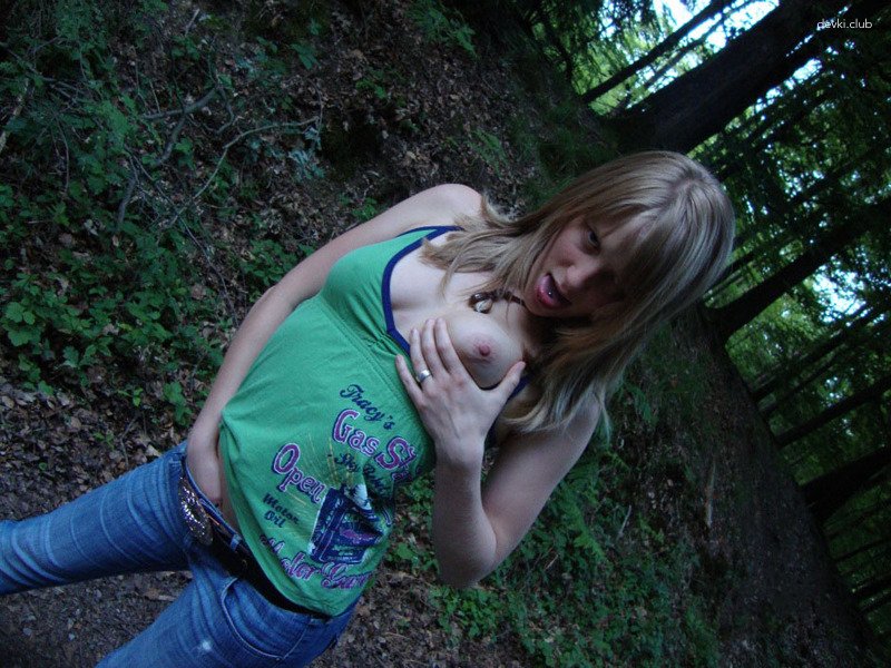 Outdoor Cum Slut: Explicit Erotic Photos of Amateur Covered in Cum