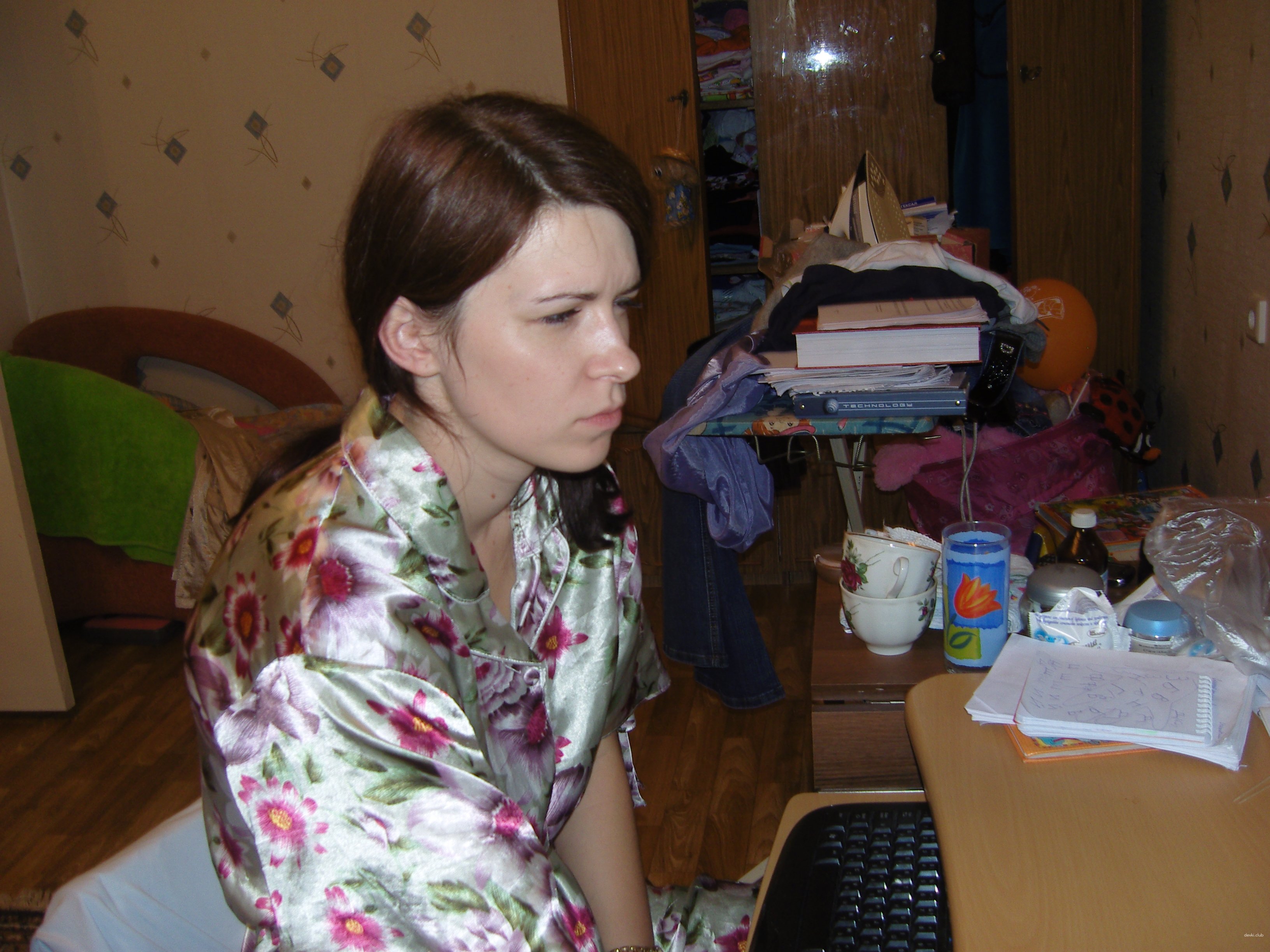 Amateur Babe with Jaw-Dropping Cleavage: Explicit Photo for Adults