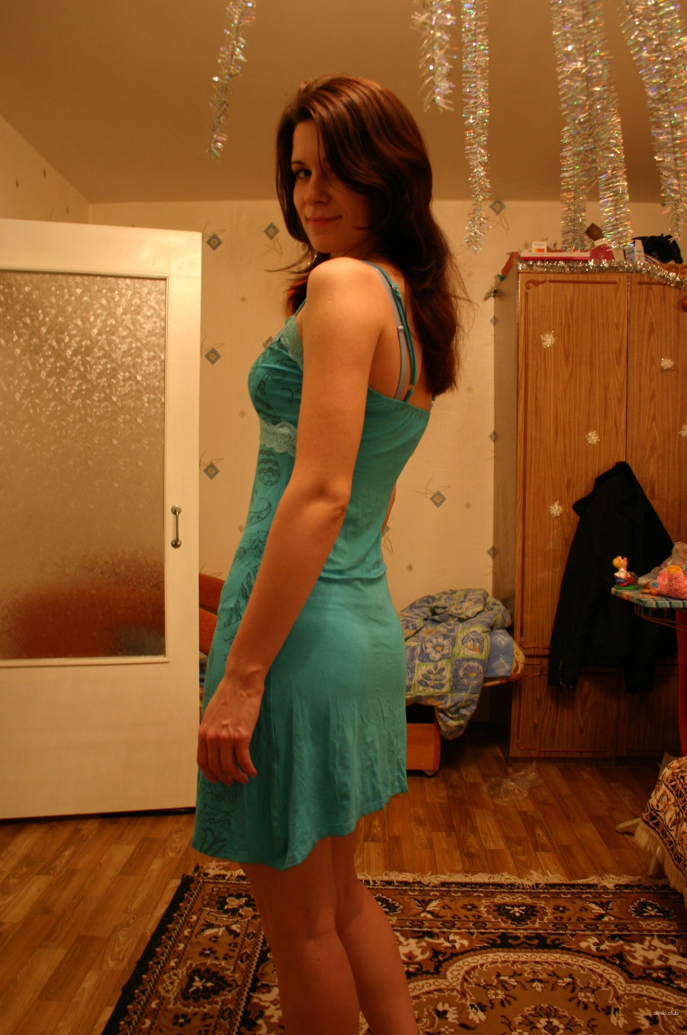 Amateur Babe with Jaw-Dropping Cleavage: Explicit Photo for Adults