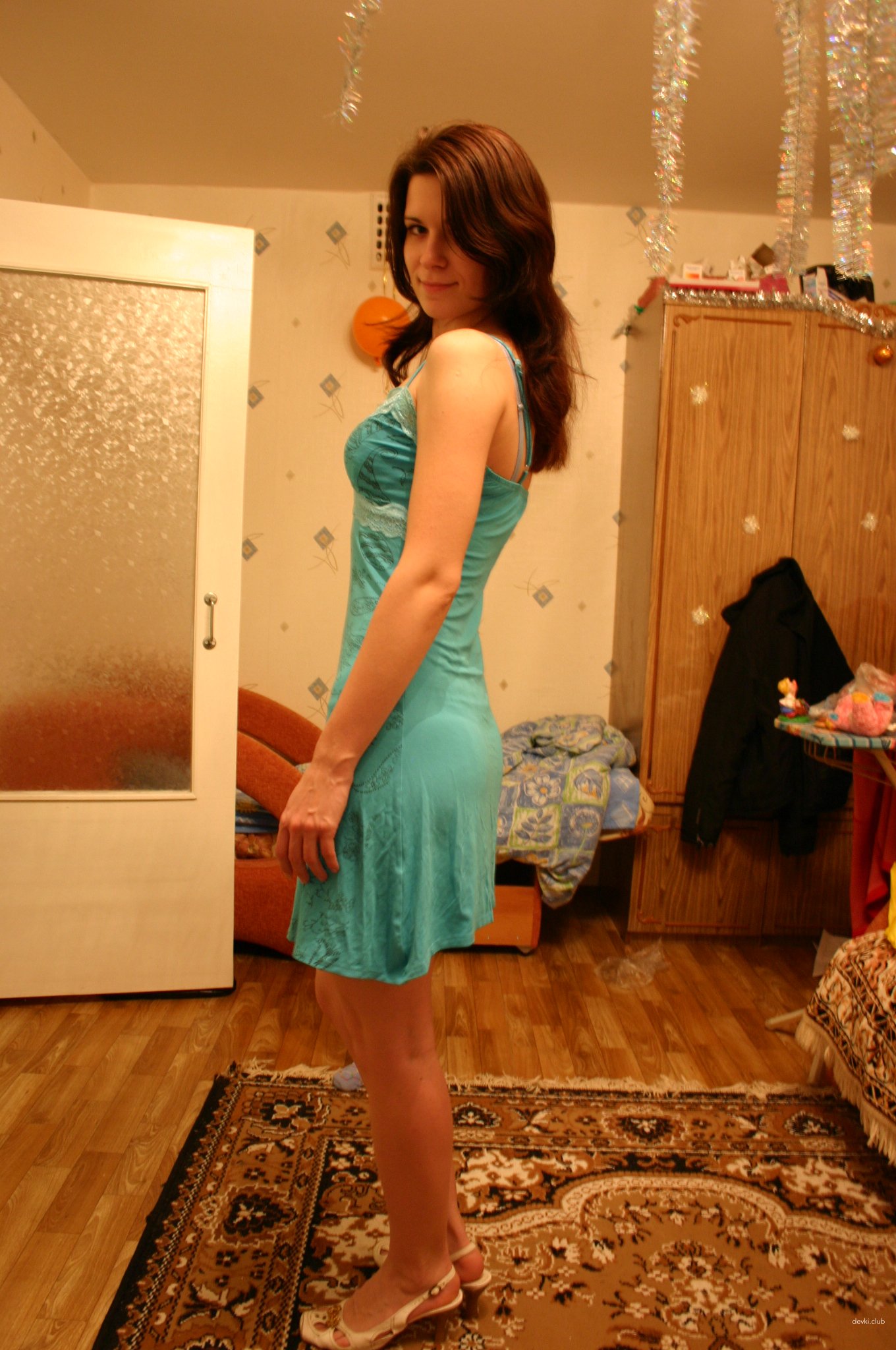 Amateur Babe with Jaw-Dropping Cleavage: Explicit Photo for Adults