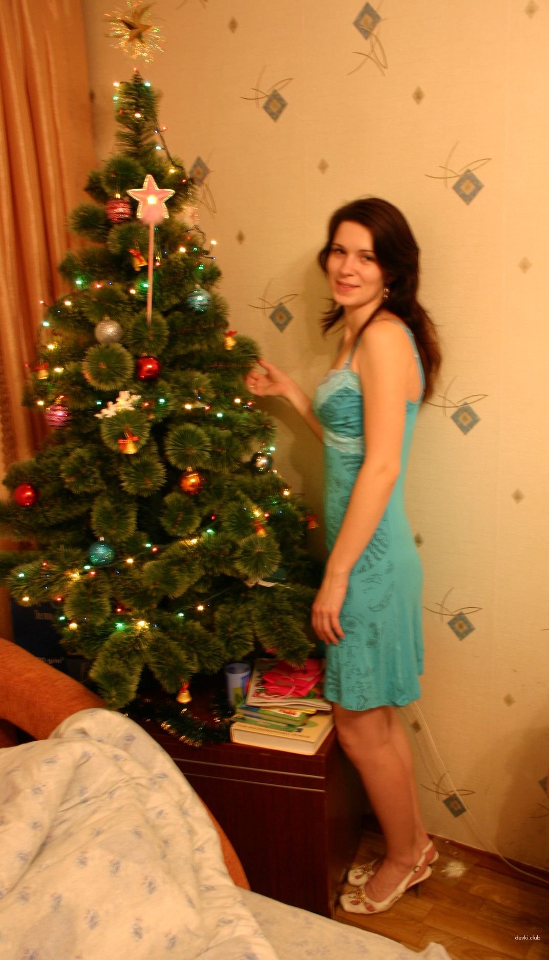 Amateur Babe with Jaw-Dropping Cleavage: Explicit Photo for Adults
