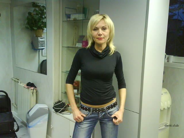 Hot Blonde MILF in Explicit Amateur Pics - Provocative and Unfiltered Content