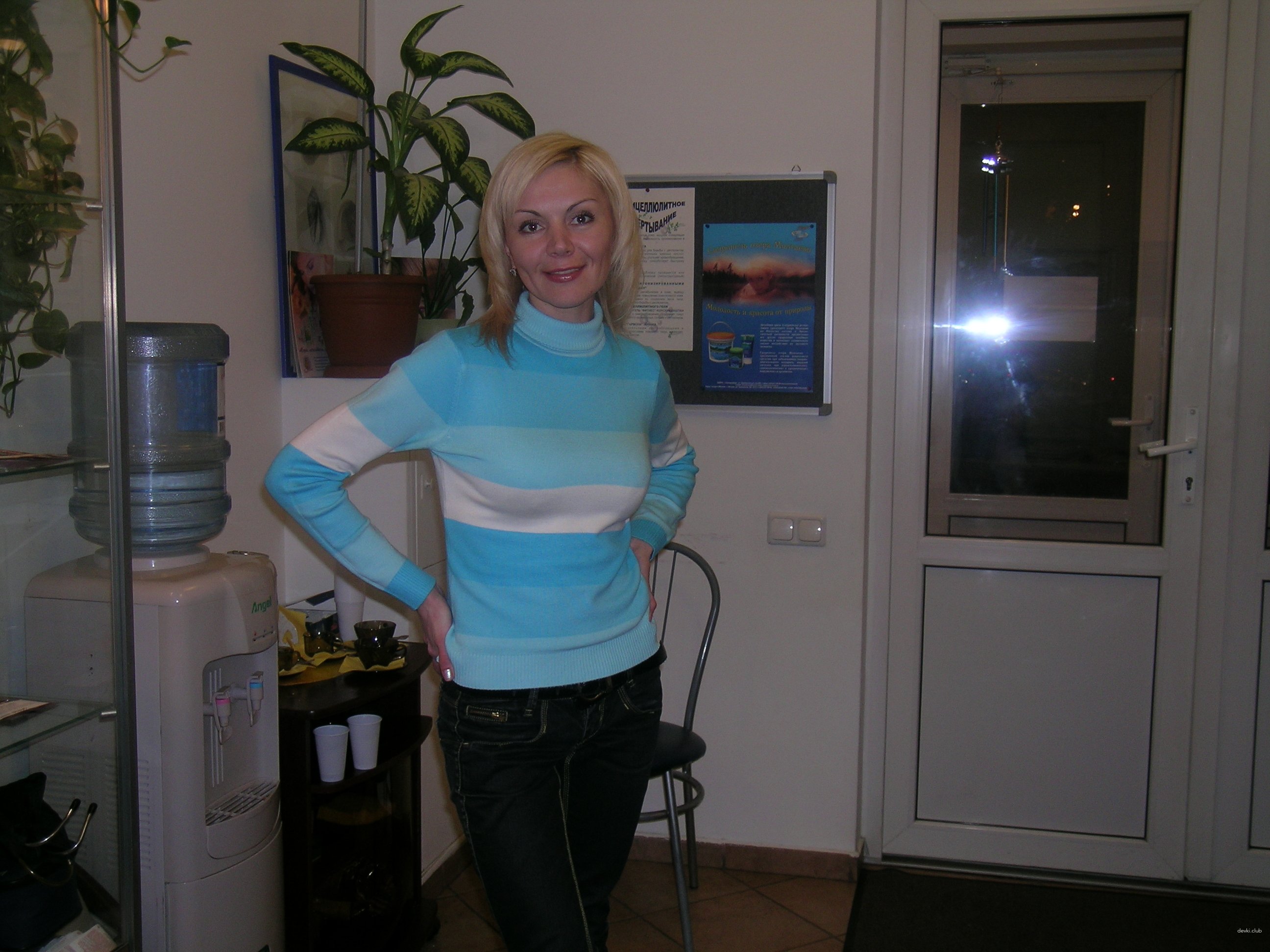 Hot Blonde MILF in Explicit Amateur Pics - Provocative and Unfiltered Content