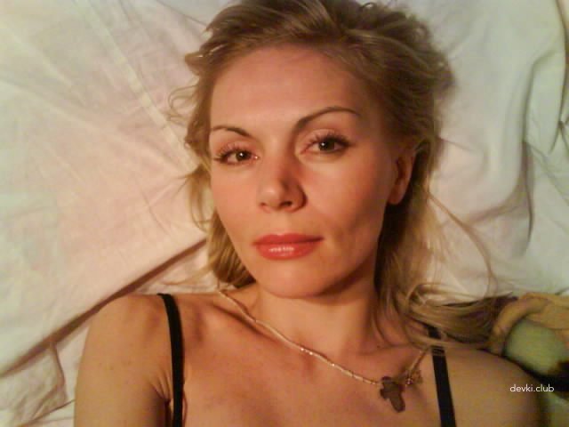 Hot Blonde MILF in Explicit Amateur Pics - Provocative and Unfiltered Content