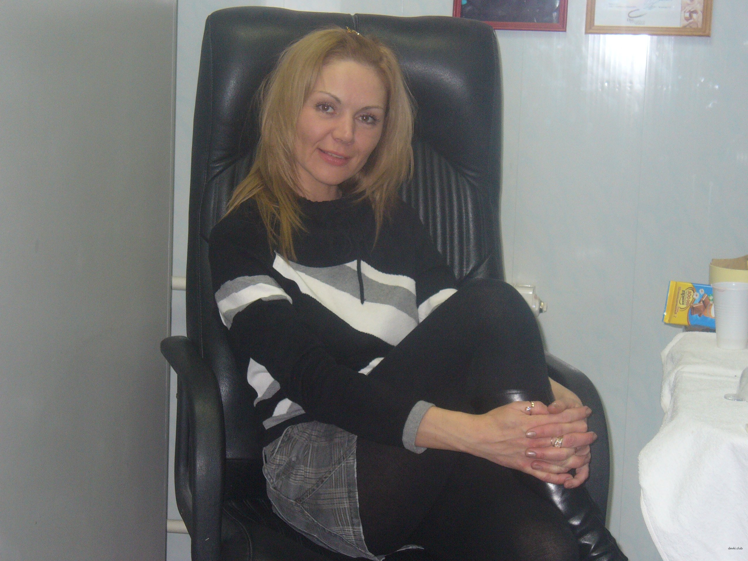 Hot Blonde MILF in Explicit Amateur Pics - Provocative and Unfiltered Content