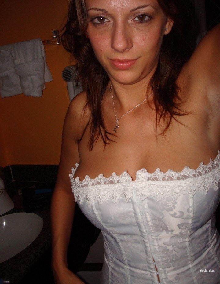 Hot Amateur Babe in Provocative Lingerie - Explicit Amateur Porn Pic