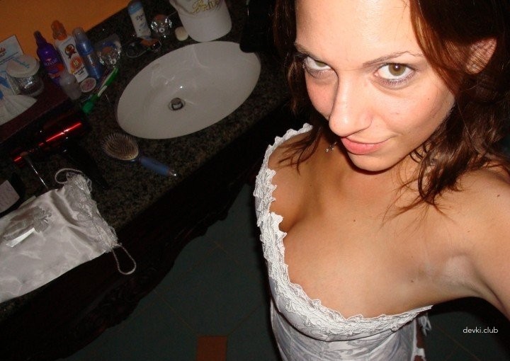 Hot Amateur Babe in Provocative Lingerie - Explicit Amateur Porn Pic