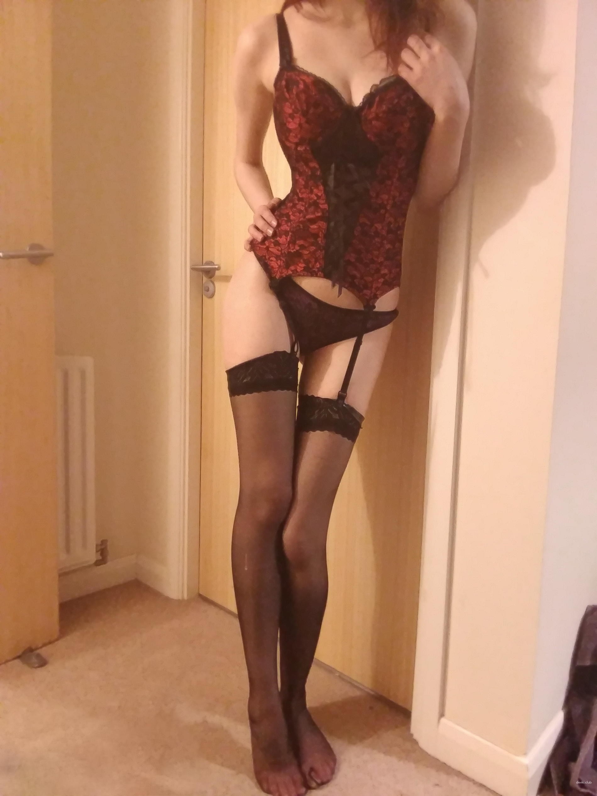 Redhead Cutie in Stockings: Explicit Amateur Photo Shoot with Naughty Babe
