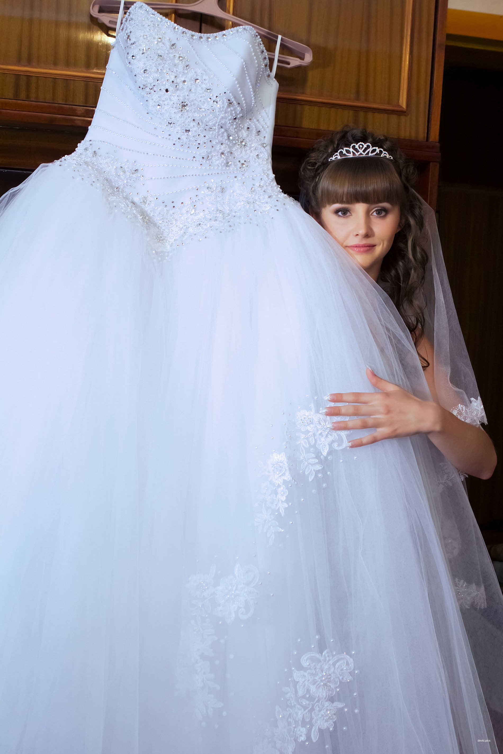 Hot Naked Wife Wedding Photos: Explicit Amateur Shoot