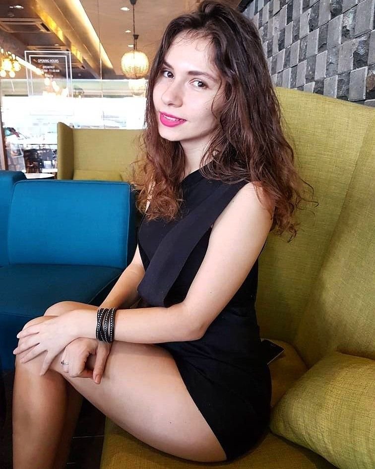 Amateur College Girl Poses Naked in Explicit Student Nude Photoshoot: English Coed Bares All